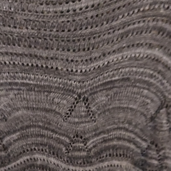 Elegant gray knit sweater patterned knit- Perfect for any occasion- Size Large - Picture 4 of 6